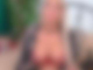 Live cam show with IsadoraDunkan - Shaved on Camsoda