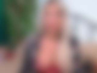 Live cam show with IsadoraDunkan - Gamer Mature on Camsoda
