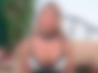 Live cam show with IsadoraDunkan - Shaved on Dare Cams