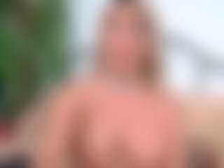 Live cam show with IsadoraDunkan - Shaved on Camsoda