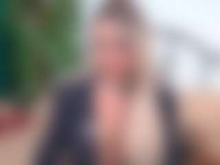 Live cam show with IsadoraDunkan - Handjob on Gym Cam Girls