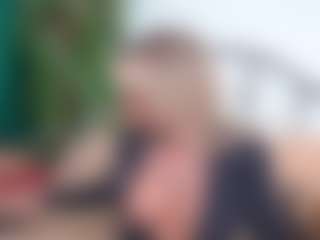 Live cam show with IsadoraDunkan - Interactivetoy Granny on CamClone