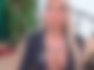 Live cam show with IsadoraDunkan - Striptease Granny on CamClone