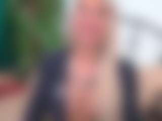 Live cam show with IsadoraDunkan - Trimmed Granny on CamClone