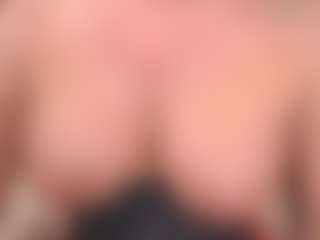 Live cam show with IsadoraDunkan - Granny Blonde Hair on Camsoda