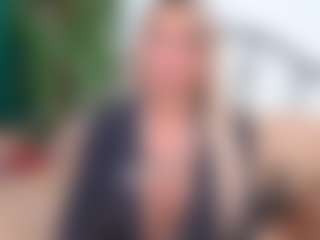 Live cam show with IsadoraDunkan - Striptease on Pornisteam.com