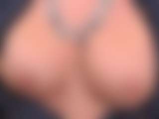 Live cam show with IsadoraDunkan - Mature on Camversity