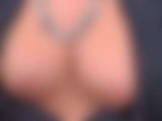 Live cam show with IsadoraDunkan - Sex on StripNow
