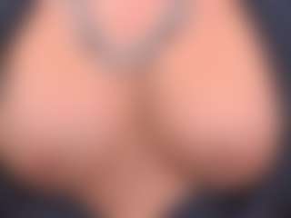 Live cam show with IsadoraDunkan - Spy Granny on StripNow