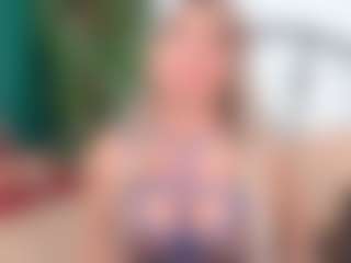 Live cam show with IsadoraDunkan - Trimmed Granny on Big Tits
