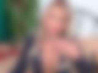 Live cam show with IsadoraDunkan - Trimmed Granny on Gym Cam Girls