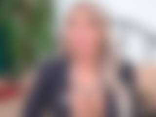 Live cam show with IsadoraDunkan - Trimmed Granny on Dolls Live