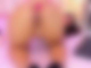 Live cam show with SussieRogers - Shaved Pussy on MyBangCams