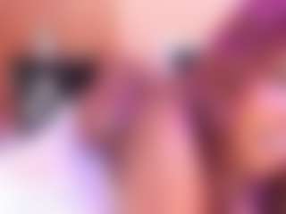 Show de cam en vivo con AlisonCruz - Ebony Shaved Pussy en Camsoda