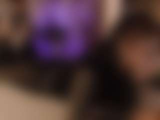 Live cam show with Samantha - Normal on CamSodaAdn