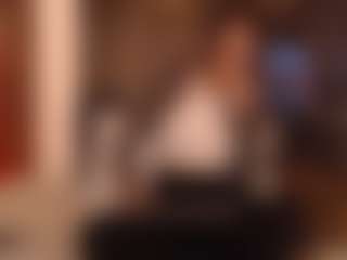 Samantha MILF webcam performer live streaming