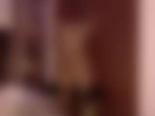 Samantha MILF webcam performer live streaming