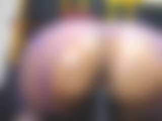 yaya-21's Live Sex Cam Show