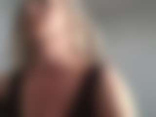 Live cam show with EdithManning - Green Eyes on livesuperchat.net
