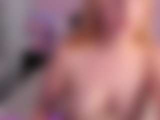 Live cam show with FluffyMonica - Control on livesuperchat.net