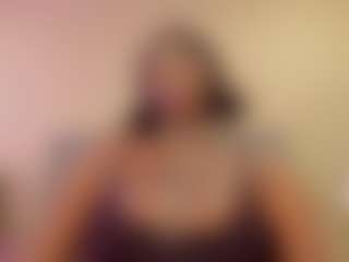 Live cam show with BetsyBennet - Ebony on CamSodaAdn | colombia