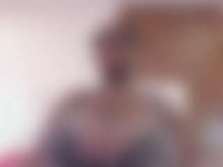 Live cam show with BetsyBennet - Ebony Teen (18+) on Camsoda