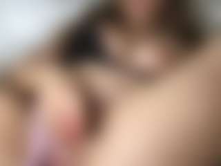 Live cam show with Thaloria2 - Fingering on SquirtSoMuch