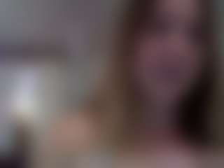 Live cam show with storyofsarah - Living Room on Camsoda