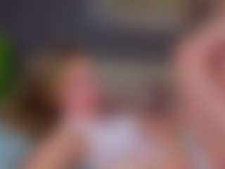 Live cam show with Nelly - Fingering Teen (18+) on CamClone