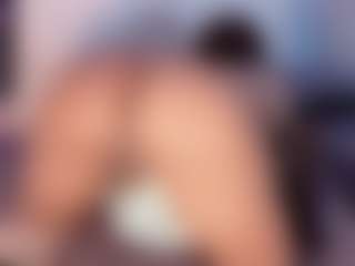 Bellahottestt's Live Sex Cam Show