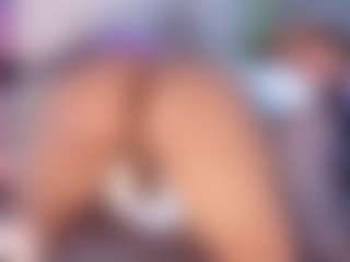 Live cam show with Bellahottestt - Young Adult on Hubzter Live