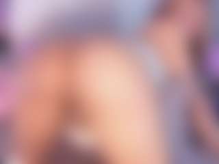 Live cam show with Bellahottestt - Drinking on fapnchat