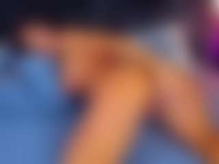 Live cam show with 1CarlaWhite - Striptease on livesuperchat.net