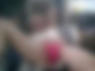 Live cam show with Bkinky - Average on TeamSkeetLive