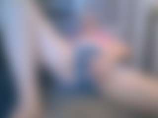 Spettacolo in cam dal vivo con Bkinky - Average su Camsoda