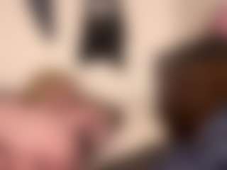 Y0urm0md0tc0m's Live Sex Cam Show