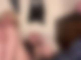Y0urm0md0tc0m's Live Sex Cam Show