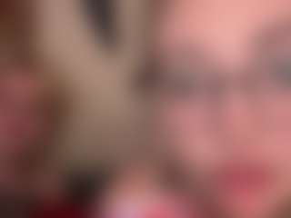 Y0urm0md0tc0m's Live Sex Cam Show