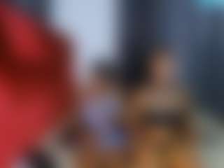 Spettacolo in cam dal vivo con CrystalXebony - Double Penetration su Camsoda