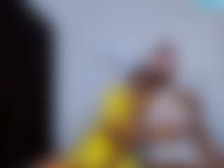 Live cam show with CrystalXebony - Gamer Athletic on googirlz