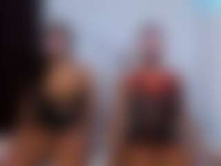 Spettacolo in cam dal vivo con CrystalXebony - Double Penetration su Camsoda