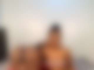 Live cam show with Niya - Petite on Milf Play
