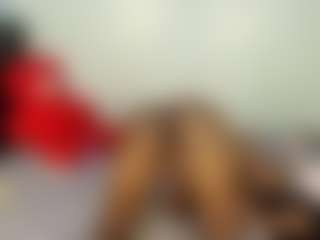 Live cam show with Niya - Brown Hair Petite on Hubzter Live