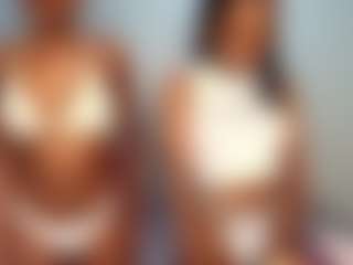 Live cam show with Niya - Ebony on Camiplay Live