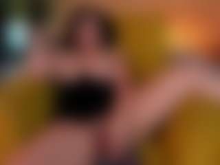 Annie MILF webcam performer live streaming