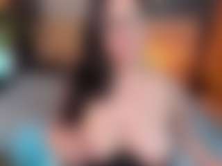 Annie MILF webcam performer live streaming
