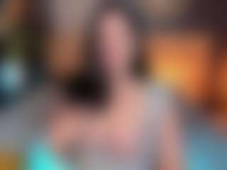 Annie MILF webcam performer live streaming