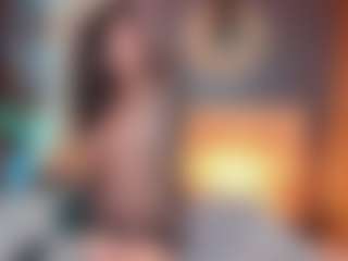 Annie MILF webcam performer live streaming