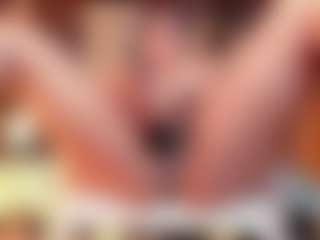 Live cam show with Annie - Tittyfuck on SquirtSoMuch