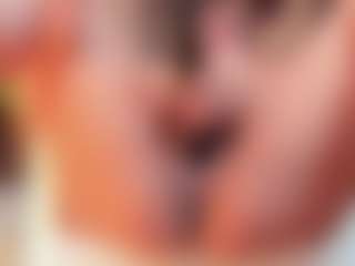 Live cam show with Annie - Strip Mature on milfzrlive.com